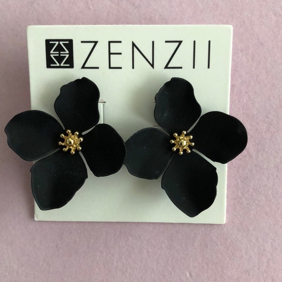 Jewelry - Black earring